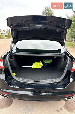 Седан Ford Fusion 2015 в 