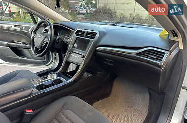 Седан Ford Fusion 2016 в 