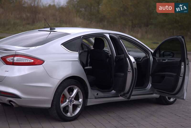 Седан Ford Fusion 2015 в Львове