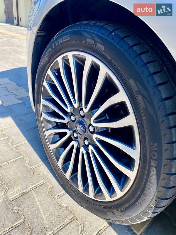 Седан Ford Fusion 2018 в Ізмаїлі