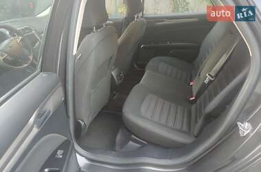 Седан Ford Fusion 2016 в 