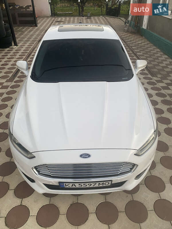 Седан Ford Fusion 2013 в 
