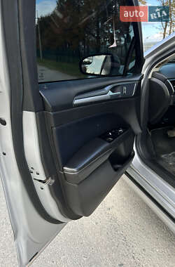 Седан Ford Fusion 2013 в 