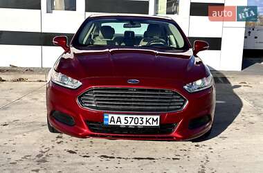 Седан Ford Fusion 2013 в Вараші