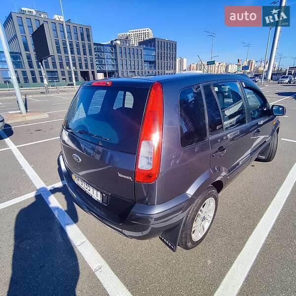 Хэтчбек Ford Fusion 2010 в 