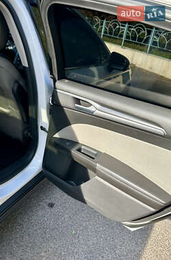 Седан Ford Fusion 2015 в 