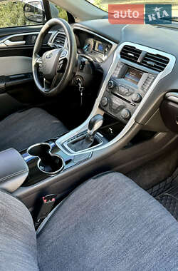 Седан Ford Fusion 2015 в 