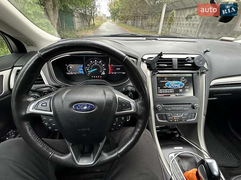 Седан Ford Fusion 2015 в 