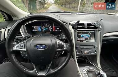 Седан Ford Fusion 2015 в 