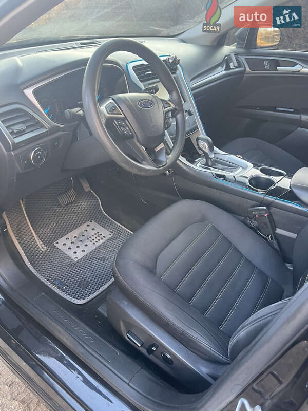 Седан Ford Fusion 2012 в Бучі