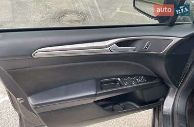 Седан Ford Fusion 2016 в 