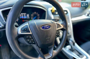 Седан Ford Fusion 2016 в Львове