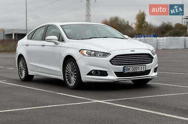 Седан Ford Fusion 2015 в Рівному