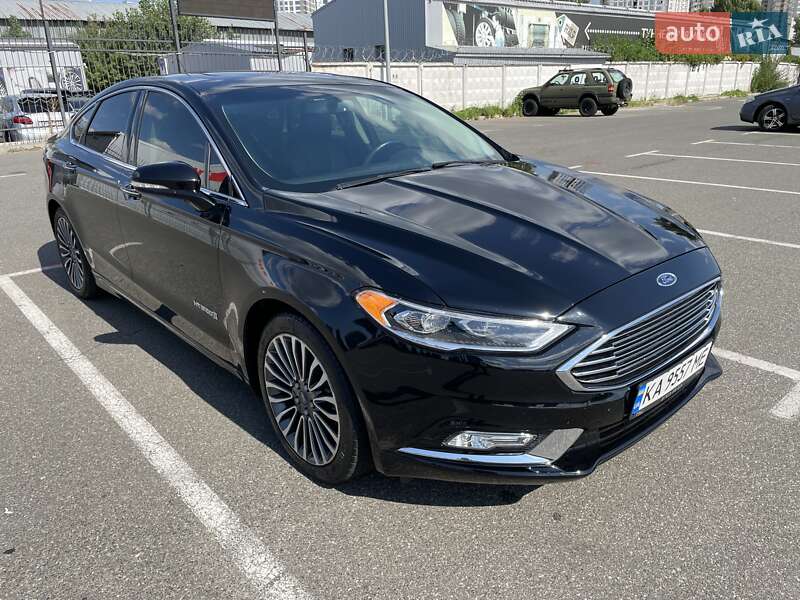 Седан Ford Fusion 2016 в 