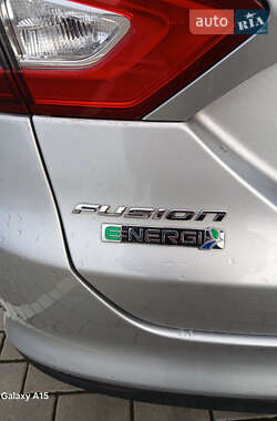 Седан Ford Fusion 2015 в Ромнах