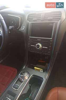 Седан Ford Fusion 2019 в 