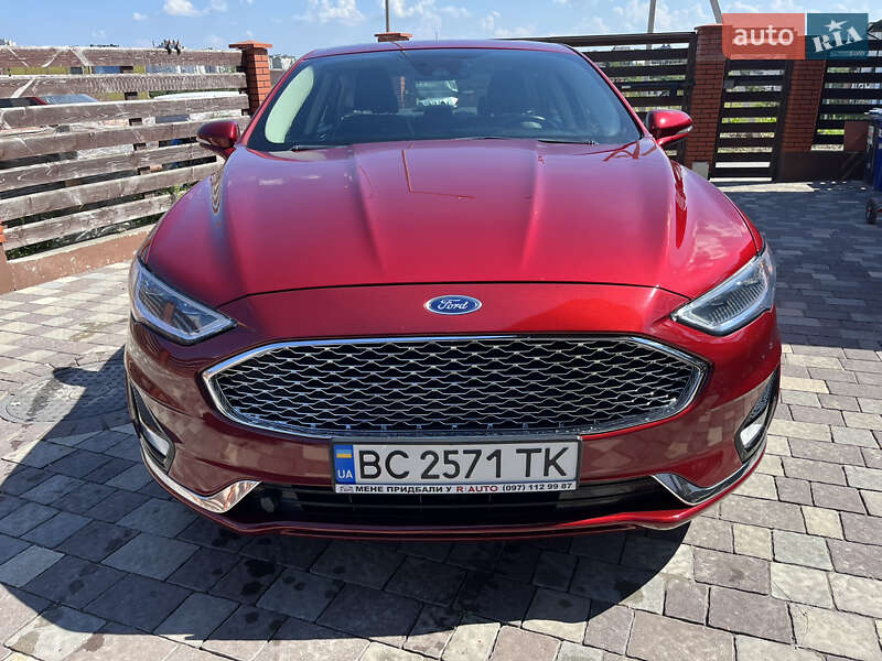 Седан Ford Fusion 2019 в Львові
