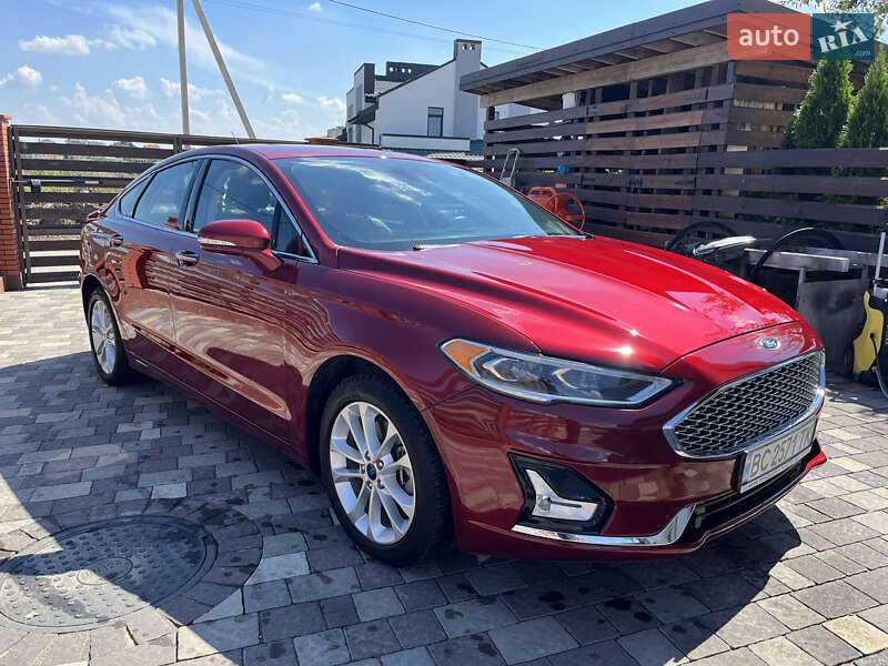 Седан Ford Fusion 2019 в Львові