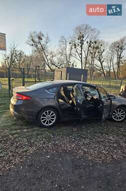 Седан Ford Fusion 2016 в 