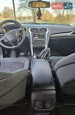 Седан Ford Fusion 2016 в 