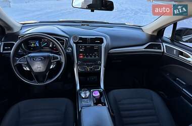 Седан Ford Fusion 2018 в 