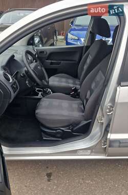 Хэтчбек Ford Fusion 2006 в 