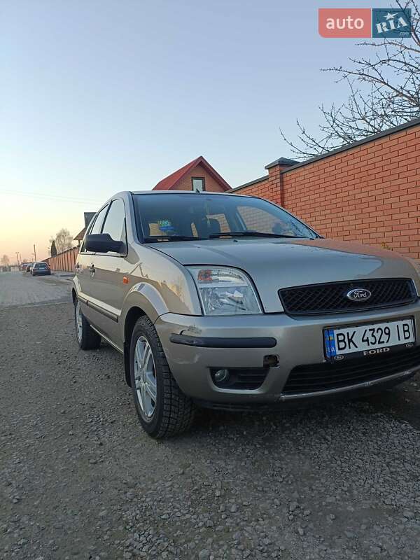 Хэтчбек Ford Fusion 2003 в Луцке