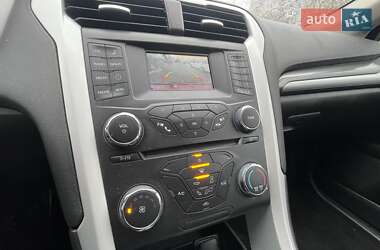 Седан Ford Fusion 2015 в 