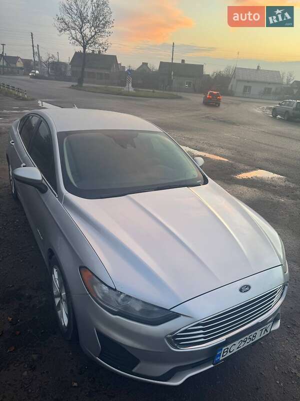 Седан Ford Fusion 2019 в Львове