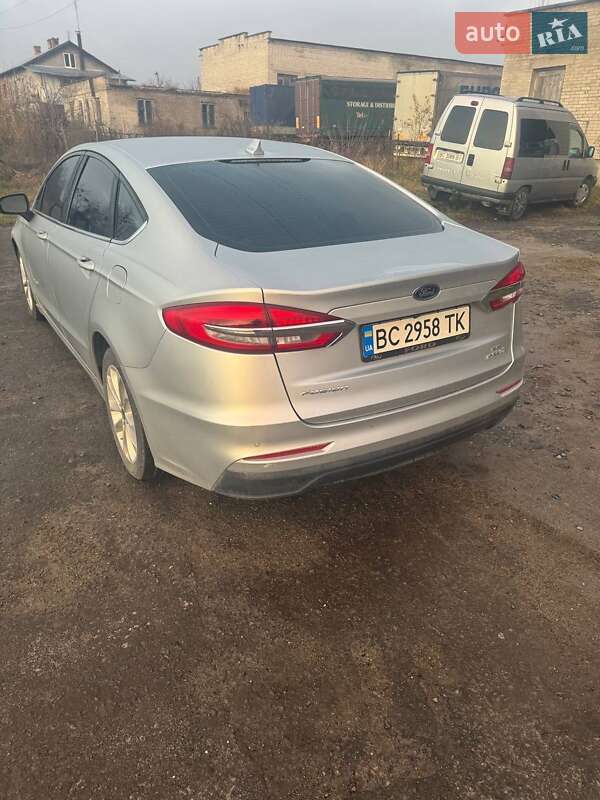 Седан Ford Fusion 2019 в Львове