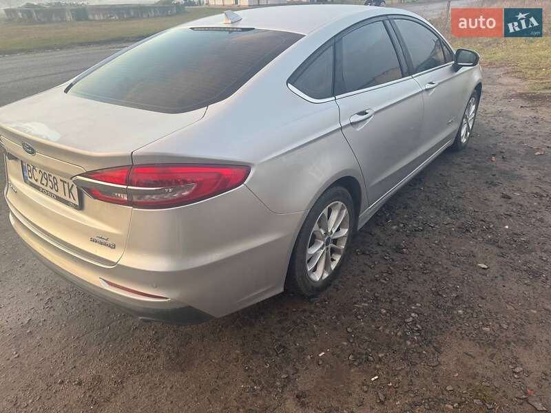Седан Ford Fusion 2019 в Львове
