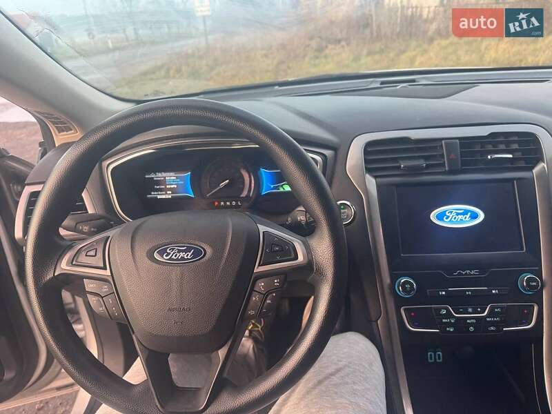 Седан Ford Fusion 2019 в Львове