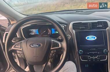 Седан Ford Fusion 2019 в 