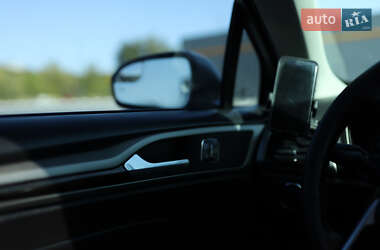 Седан Ford Fusion 2013 в 
