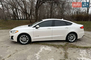 Седан Ford Fusion 2018 в 