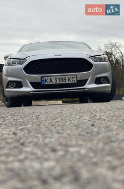 Седан Ford Fusion 2015 в 