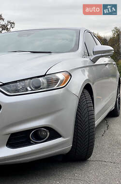 Седан Ford Fusion 2015 в 