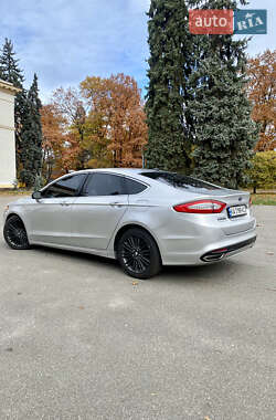 Седан Ford Fusion 2015 в 