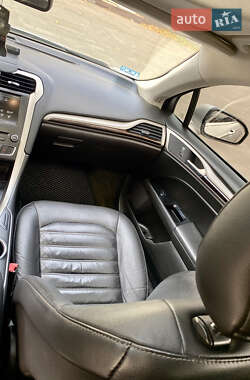 Седан Ford Fusion 2015 в 