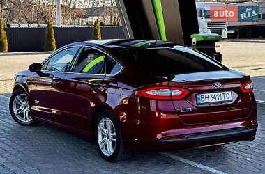 Седан Ford Fusion 2015 в 