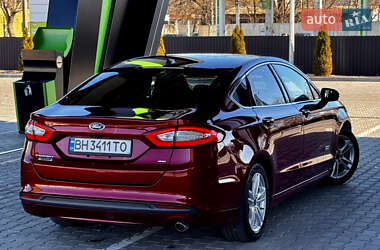 Седан Ford Fusion 2015 в 