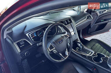 Седан Ford Fusion 2015 в 
