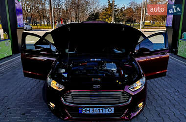 Седан Ford Fusion 2015 в 