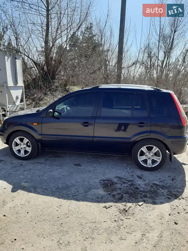 Хэтчбек Ford Fusion 2005 в 
