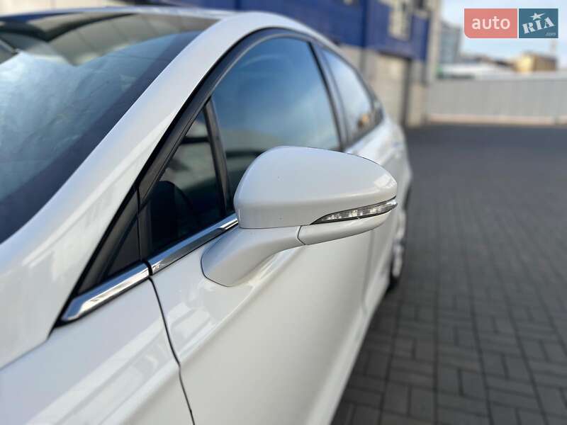 Седан Ford Fusion 2015 в Одесі