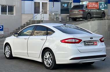 Седан Ford Fusion 2015 в 