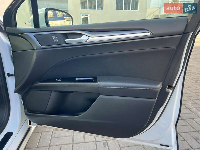 Седан Ford Fusion 2015 в Одесі