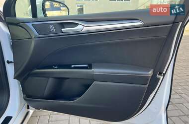 Седан Ford Fusion 2015 в 