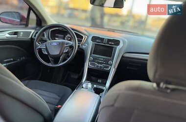 Седан Ford Fusion 2019 в 
