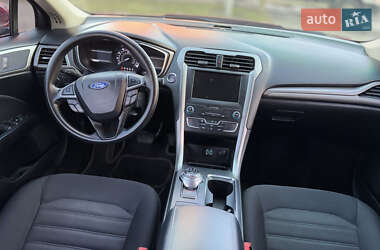 Седан Ford Fusion 2019 в 